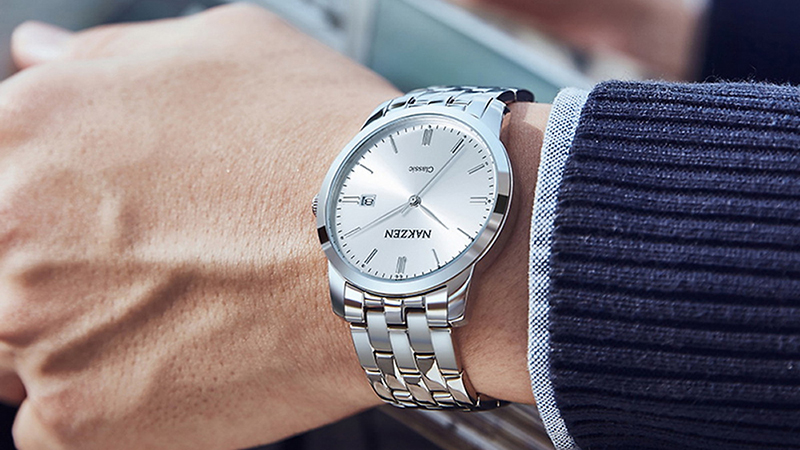 Đồng hồ mang vẻ ngo&agrave;i tinh tế với hơi hướng cổ điển